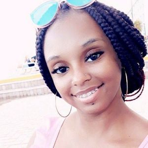 Meet your Posher, Dee dee